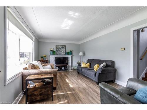 20 West 1St Street, Hamilton, ON - Indoor Photo Showing Living Room
