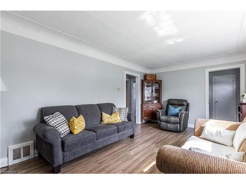 20 West 1St Street, Hamilton, ON - Indoor Photo Showing Living Room