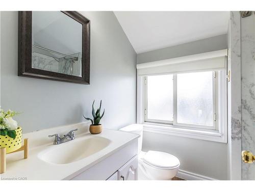 20 West 1St Street, Hamilton, ON - Indoor Photo Showing Bathroom