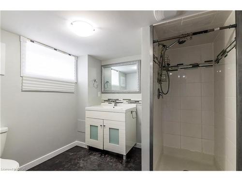 20 West 1St Street, Hamilton, ON - Indoor Photo Showing Bathroom