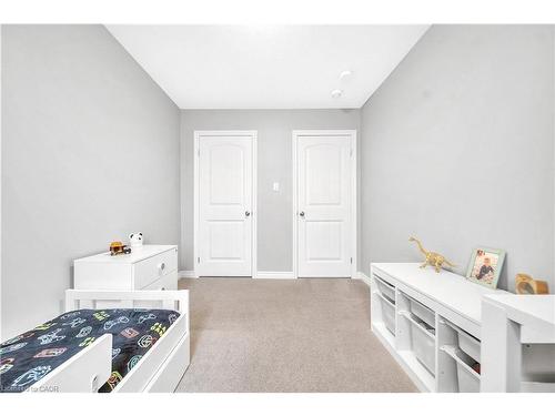 77W-77 Westminster Crescent, Fergus, ON - Indoor Photo Showing Bedroom