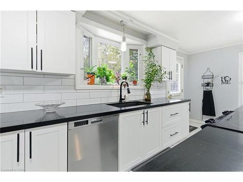 272 Grey Street, Brantford, ON - Indoor Photo Showing Kitchen With Upgraded Kitchen