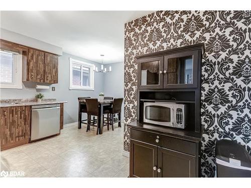 211 East 8Th Street, Hamilton, ON - Indoor Photo Showing Kitchen
