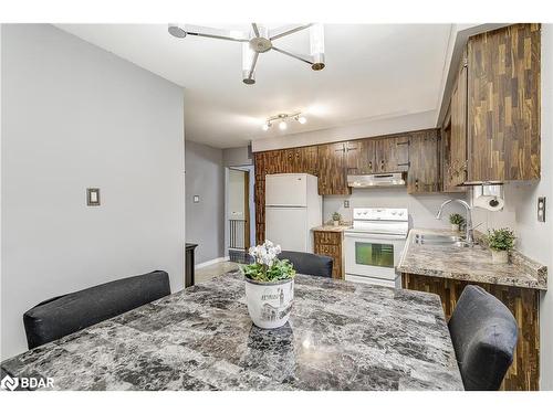 211 East 8Th Street, Hamilton, ON - Indoor Photo Showing Kitchen