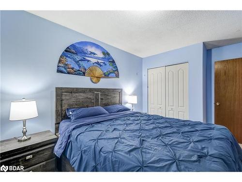 211 East 8Th Street, Hamilton, ON - Indoor Photo Showing Bedroom