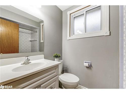 211 East 8Th Street, Hamilton, ON - Indoor Photo Showing Bathroom