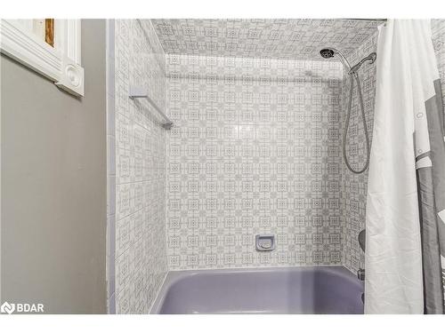211 East 8Th Street, Hamilton, ON - Indoor Photo Showing Bathroom