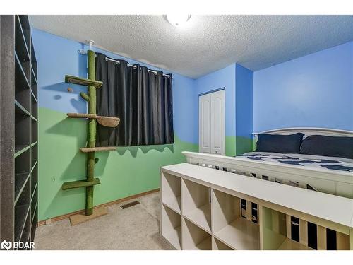 211 East 8Th Street, Hamilton, ON - Indoor Photo Showing Bedroom