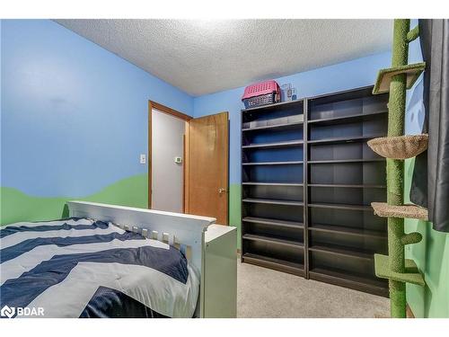 211 East 8Th Street, Hamilton, ON - Indoor Photo Showing Bedroom