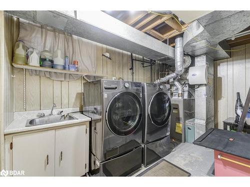 211 East 8Th Street, Hamilton, ON - Indoor Photo Showing Laundry Room