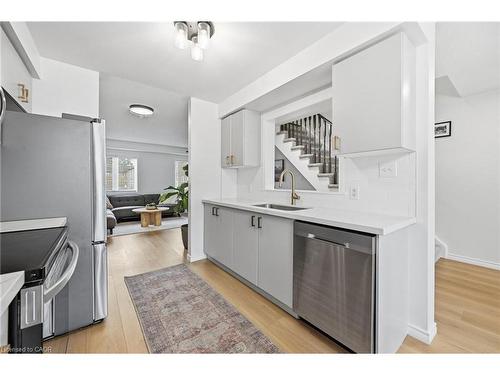 45-470 Beach Boulevard, Hamilton, ON - Indoor Photo Showing Kitchen