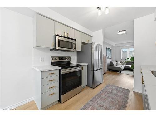 45-470 Beach Boulevard, Hamilton, ON - Indoor Photo Showing Kitchen