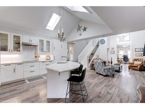 7 Homewood Avenue, Hamilton, ON - Indoor Photo Showing Kitchen