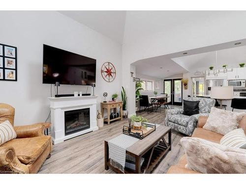 7 Homewood Avenue, Hamilton, ON - Indoor Photo Showing Living Room With Fireplace