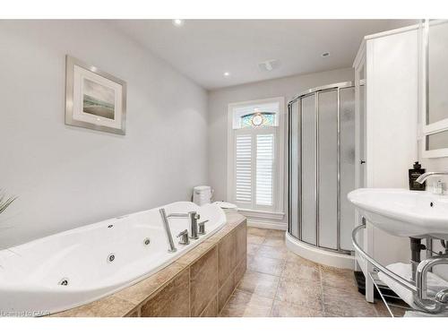 7 Homewood Avenue, Hamilton, ON - Indoor Photo Showing Bathroom