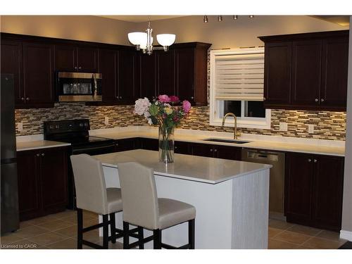 561 Thomas Slee Drive, Kitchener, ON - Indoor Photo Showing Kitchen