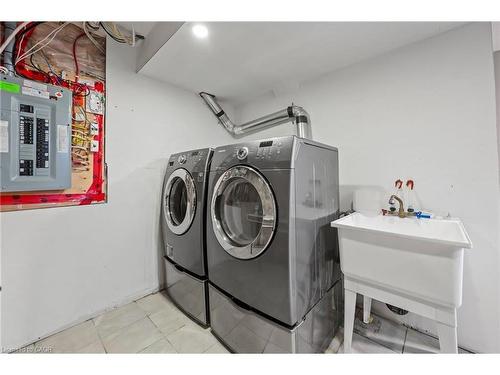 561 Thomas Slee Drive, Kitchener, ON - Indoor Photo Showing Laundry Room