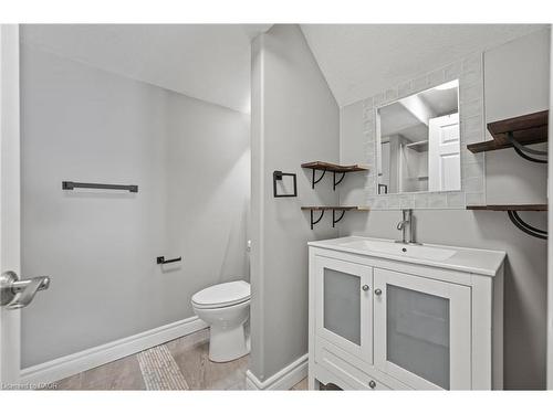 561 Thomas Slee Drive, Kitchener, ON - Indoor Photo Showing Bathroom