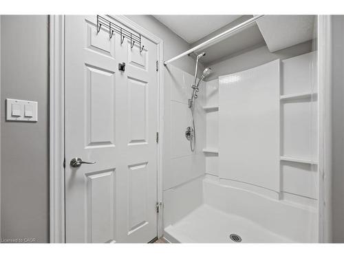561 Thomas Slee Drive, Kitchener, ON - Indoor Photo Showing Bathroom
