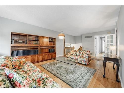 3465 Rubens Court, Burlington, ON - Indoor Photo Showing Living Room