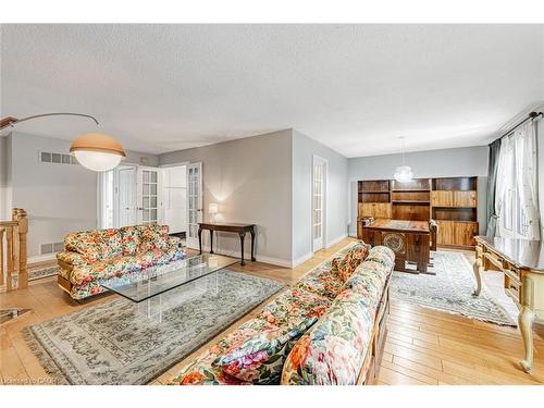 3465 Rubens Court, Burlington, ON - Indoor Photo Showing Living Room