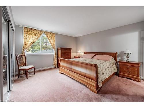 3465 Rubens Court, Burlington, ON - Indoor Photo Showing Bedroom