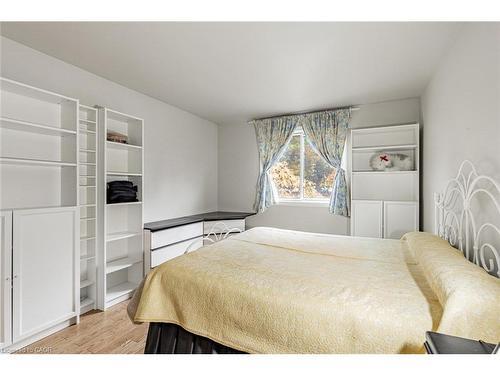 3465 Rubens Court, Burlington, ON - Indoor Photo Showing Bedroom