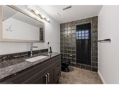 3465 Rubens Court, Burlington, ON - Indoor Photo Showing Bathroom