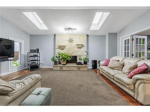 3465 Rubens Court, Burlington, ON - Indoor Photo Showing Living Room