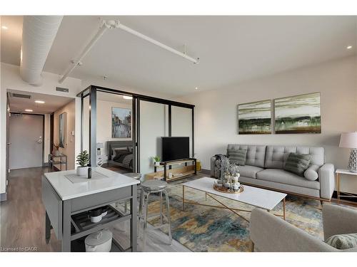 504-121 King Street E, Hamilton, ON - Indoor Photo Showing Living Room
