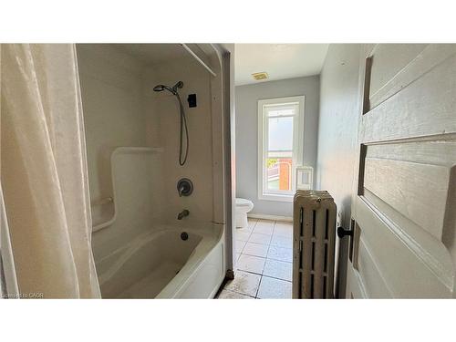 30 Regina Street N, Waterloo, ON - Indoor Photo Showing Bathroom