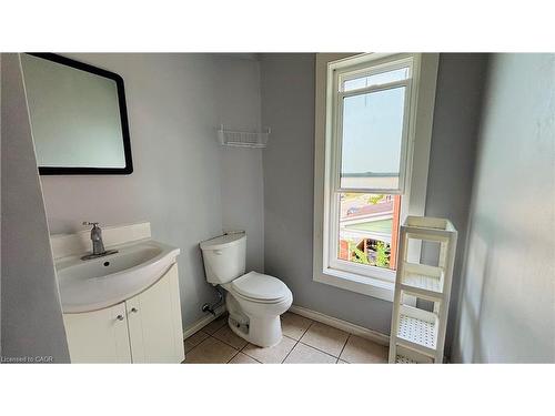 30 Regina Street N, Waterloo, ON - Indoor Photo Showing Bathroom