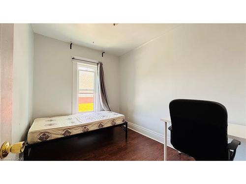 30 Regina Street N, Waterloo, ON - Indoor Photo Showing Bedroom