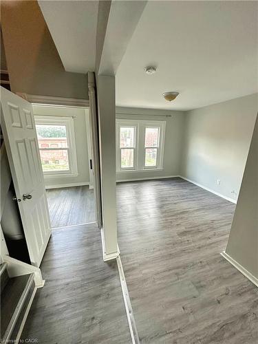 50 Sanford Avenue S, Hamilton, ON - Indoor Photo Showing Other Room