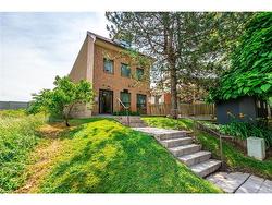 101-4872 Valley Way  Niagara Falls, ON L2E 1W3