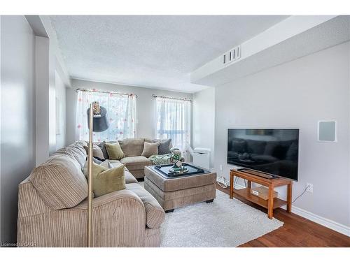101-4872 Valley Way, Niagara Falls, ON - Indoor Photo Showing Living Room