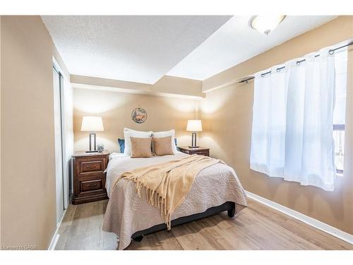 101-4872 Valley Way, Niagara Falls, ON - Indoor Photo Showing Bedroom