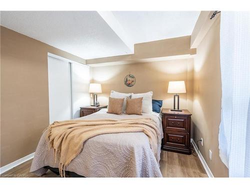 101-4872 Valley Way, Niagara Falls, ON - Indoor Photo Showing Bedroom