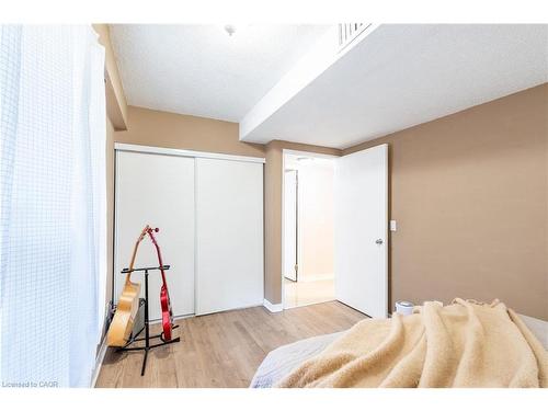 101-4872 Valley Way, Niagara Falls, ON - Indoor Photo Showing Bedroom