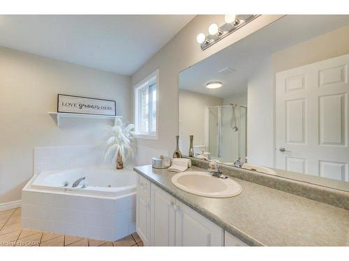 670 Salzburg Drive, Waterloo, ON - Indoor Photo Showing Bathroom