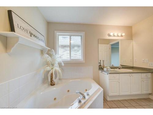 670 Salzburg Drive, Waterloo, ON - Indoor Photo Showing Bathroom