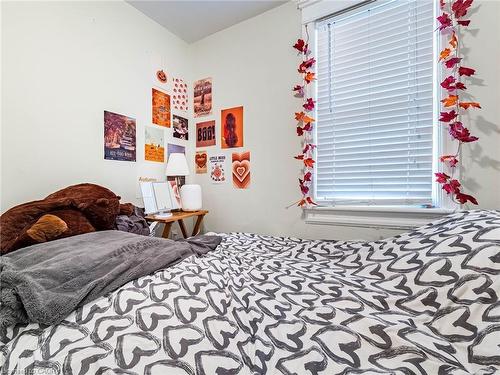 458 Dundurn Street S, Hamilton, ON - Indoor Photo Showing Bedroom