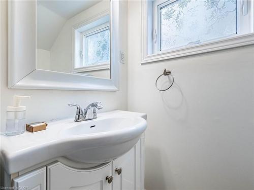 458 Dundurn Street S, Hamilton, ON - Indoor Photo Showing Bathroom
