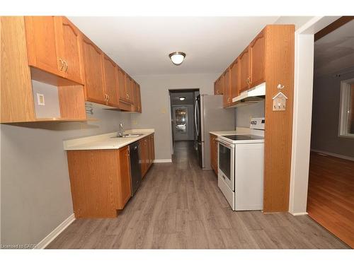 25 Devine Crescent, Thorold, ON - Indoor Photo Showing Kitchen