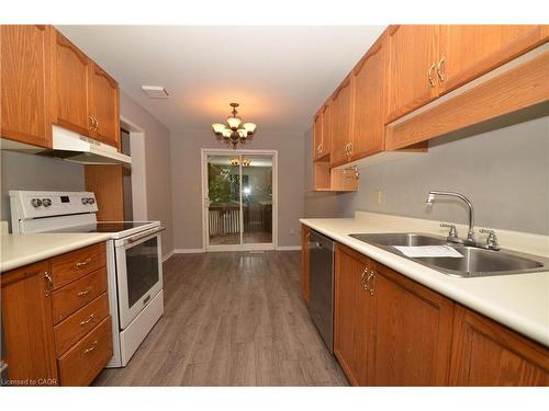 25 Devine Crescent, Thorold, ON - Indoor Photo Showing Kitchen With Double Sink