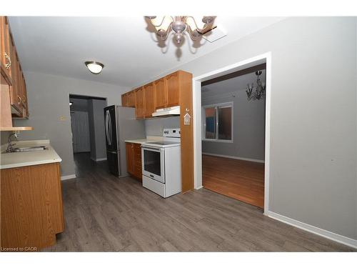 25 Devine Crescent, Thorold, ON - Indoor Photo Showing Kitchen