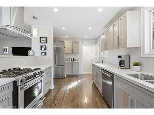 146 Lavina Crescent, Hamilton, ON - Indoor Photo Showing Kitchen With Stainless Steel Kitchen With Upgraded Kitchen