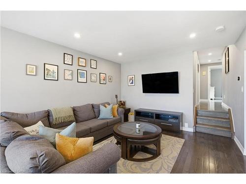 146 Lavina Crescent, Hamilton, ON - Indoor Photo Showing Living Room