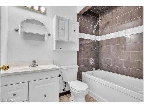 7-119 Cedar Street S, Kitchener, ON - Indoor Photo Showing Bathroom