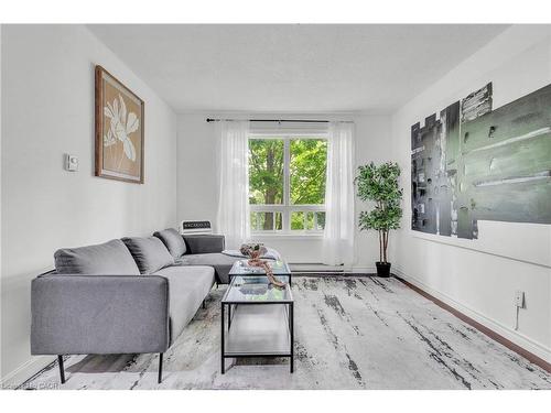7-119 Cedar Street S, Kitchener, ON - Indoor Photo Showing Living Room